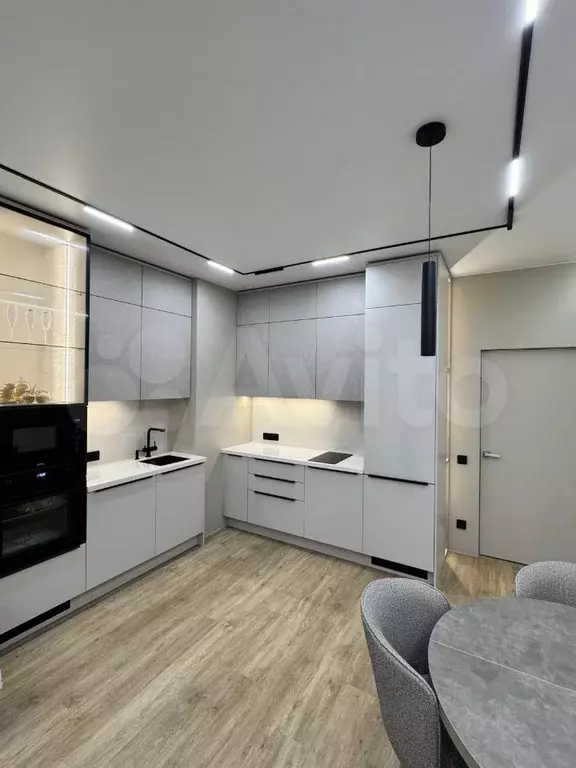 2-к. квартира, 55 м, 4/42 эт. - Фото 0