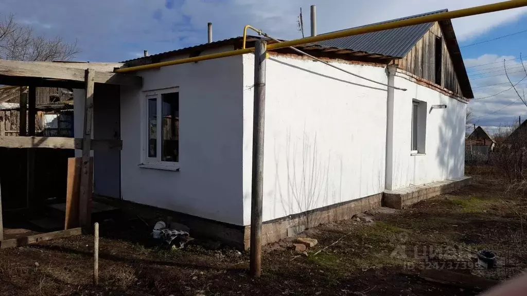 Дом в Оренбургская область, Октябрьский район, Краснооктябрьский ... - Фото 1