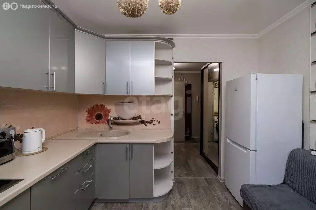 1-комнатная квартира: Тюмень, улица Домостроителей, 8 (33 м) - Фото 2