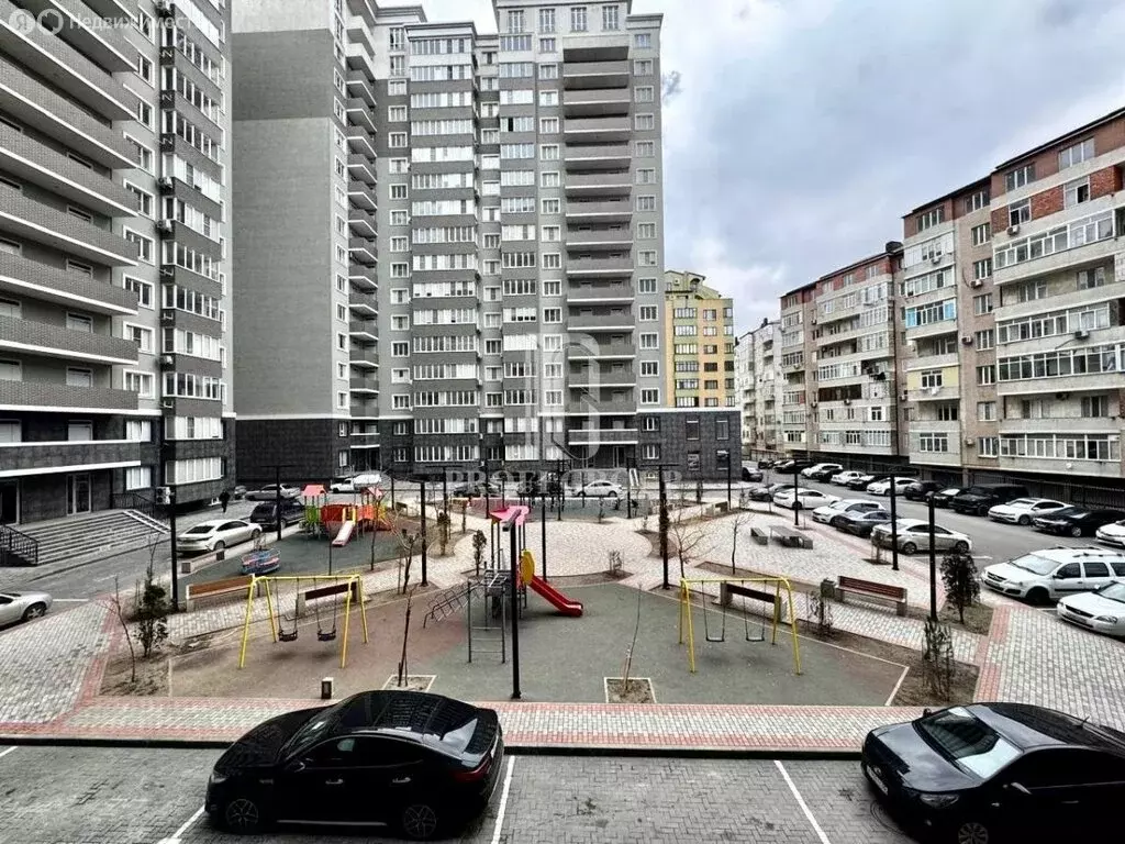 2-комнатная квартира: Махачкала, улица Вузовское Озеро, 13 (75 м) - Фото 0