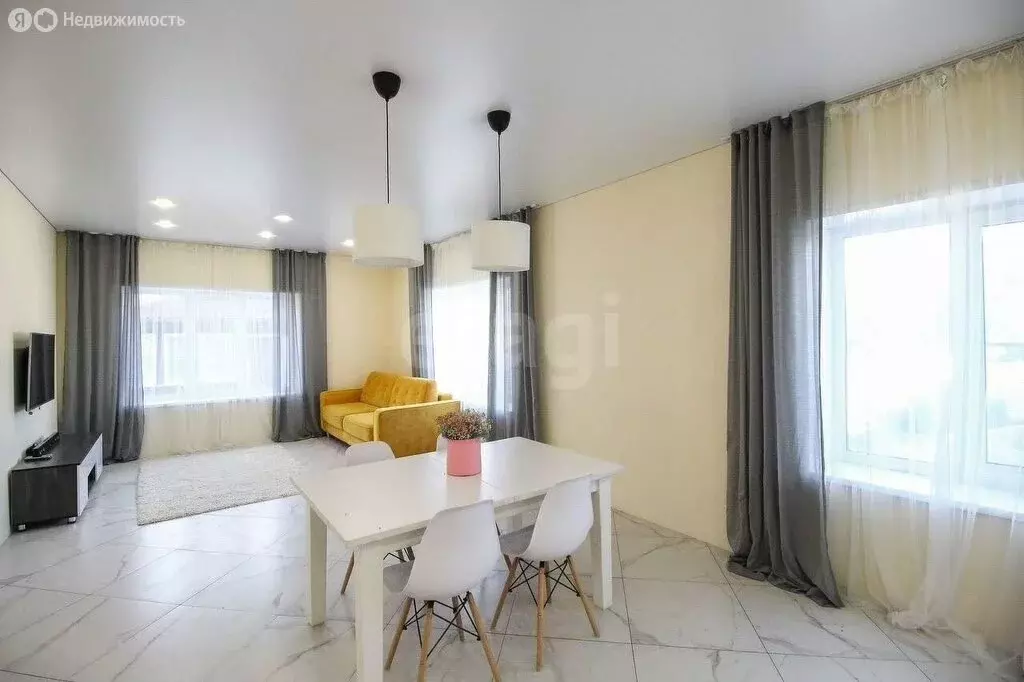 Дом в село Власиха, микрорайон Октябрьский, Беловежская улица (170 м) - Фото 1