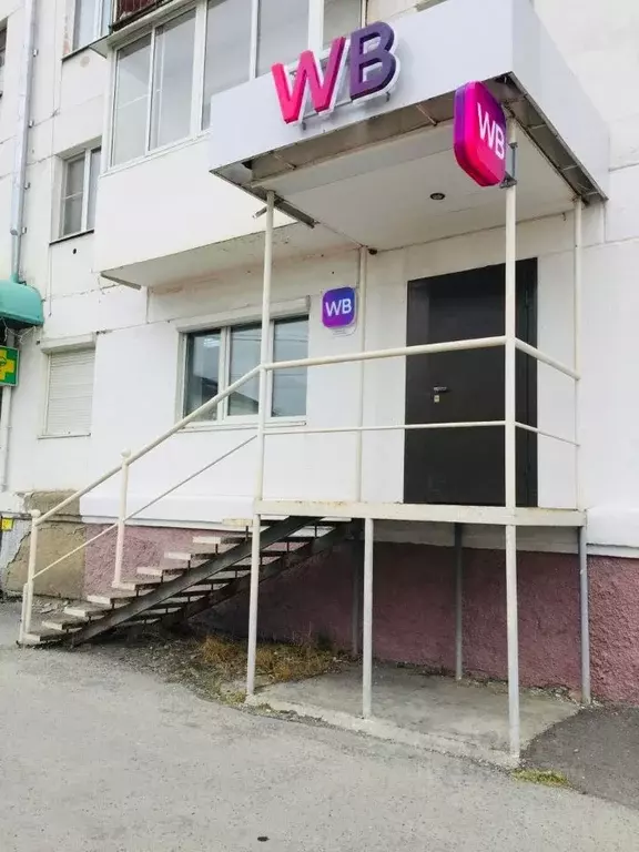 Торговая площадь в Свердловская область, Карпинск ул. Мира, 67 (43 м) - Фото 1