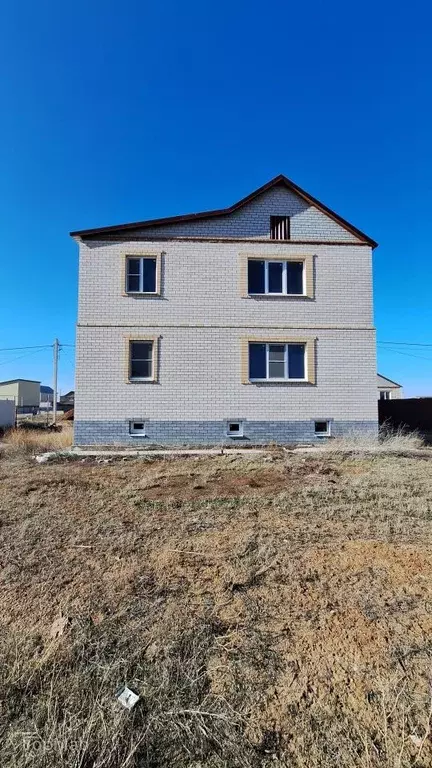 Дом в Астраханская область, Наримановский район, с. Солянка ул. ... - Фото 1