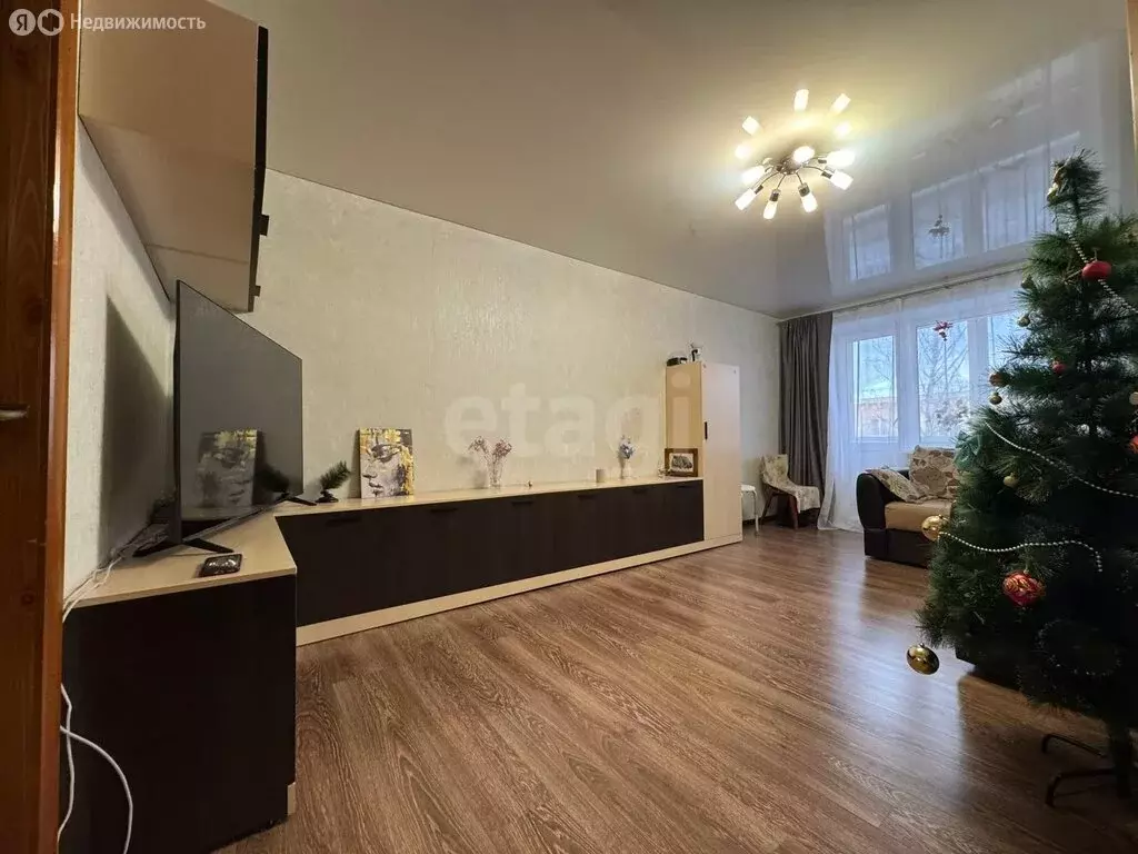 3-комнатная квартира: Нижний Тагил, улица Черных, 42 (57.7 м) - Фото 1