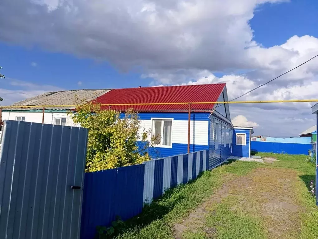 Дом в Омская область, Таврический район, с. Любомировка  (74 м) - Фото 0