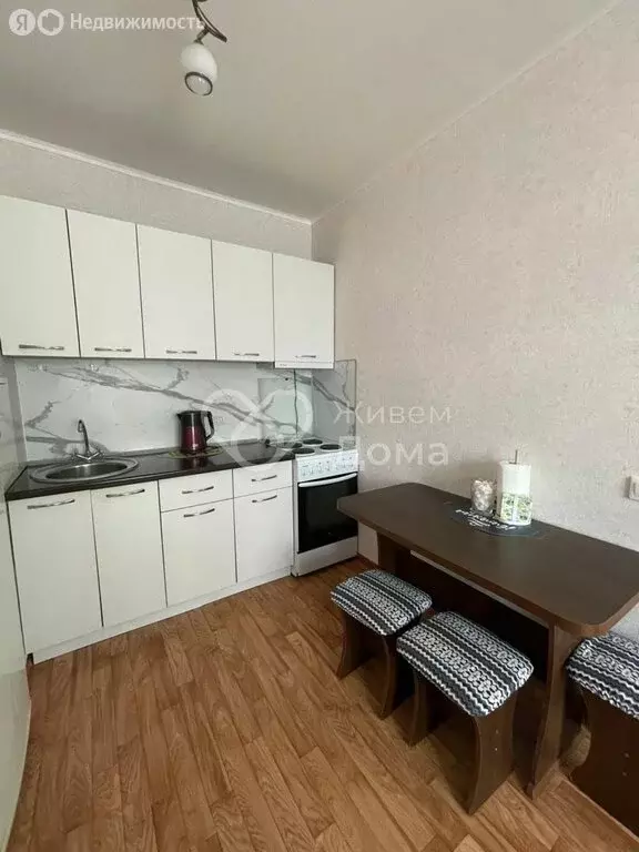 Квартира-студия: Волгоград, улица имени 64-й Армии, 137А (29.7 м) - Фото 1