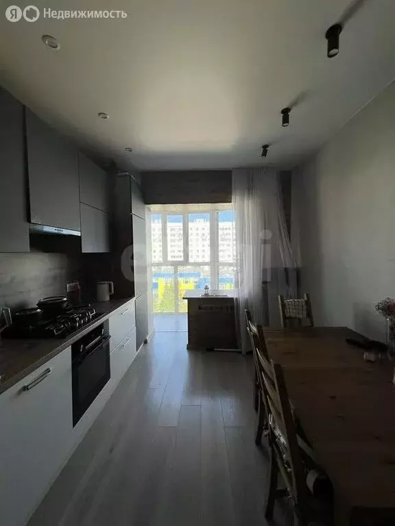 2-комнатная квартира: Новый Уренгой, улица Геологоразведчиков, 12А ... - Фото 1