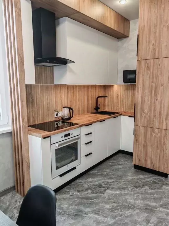 2-к кв. Крым, Симферополь просп. Александра Суворова, 21 (60.0 м) - Фото 1