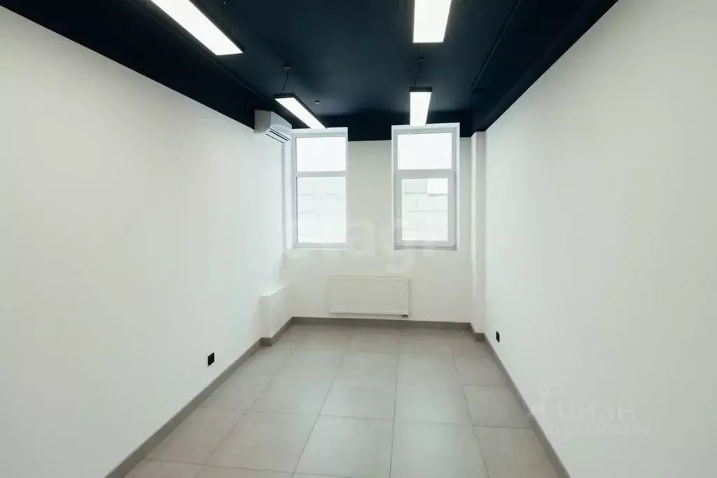 Офис в Тюменская область, Тюмень ул. Чекистов, 38 (12 м) - Фото 1