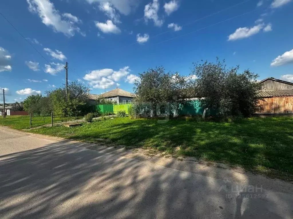 Дом в Воронежская область, Острогожский район, Урывское с/пос, с. ... - Фото 1