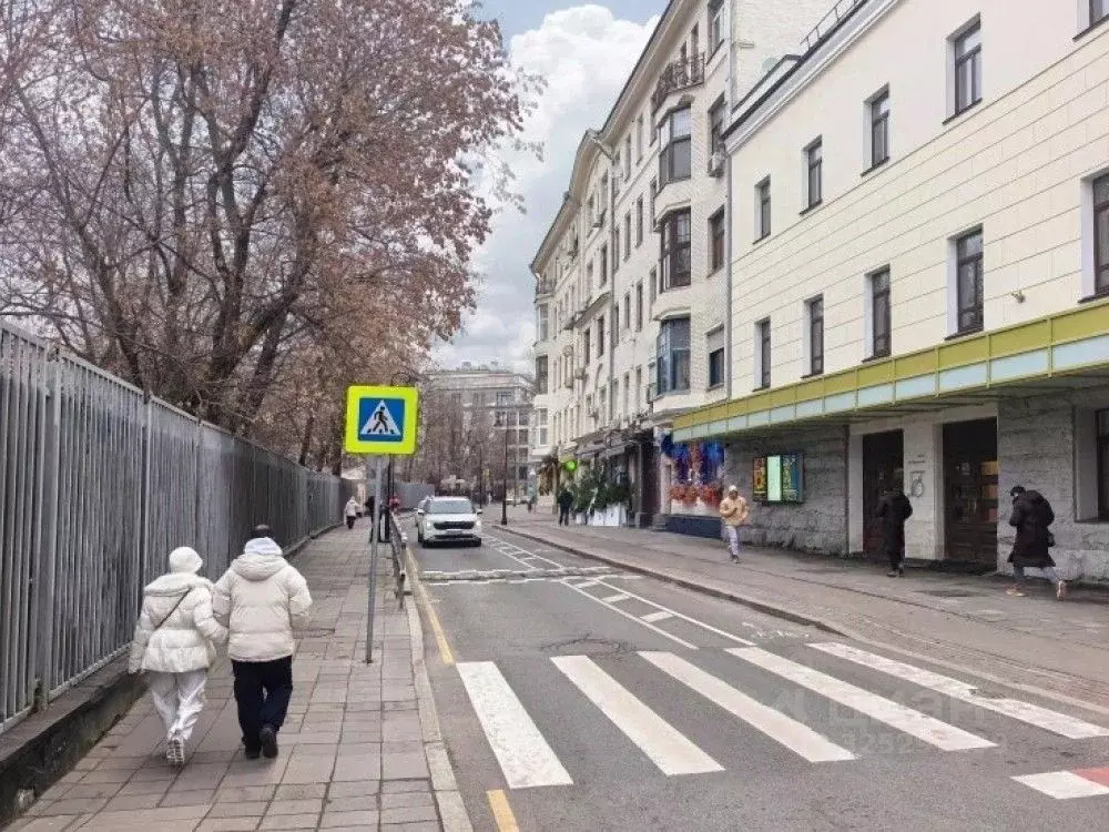 Торговая площадь в Москва Малая Бронная ул., 4 (97 м) - Фото 1