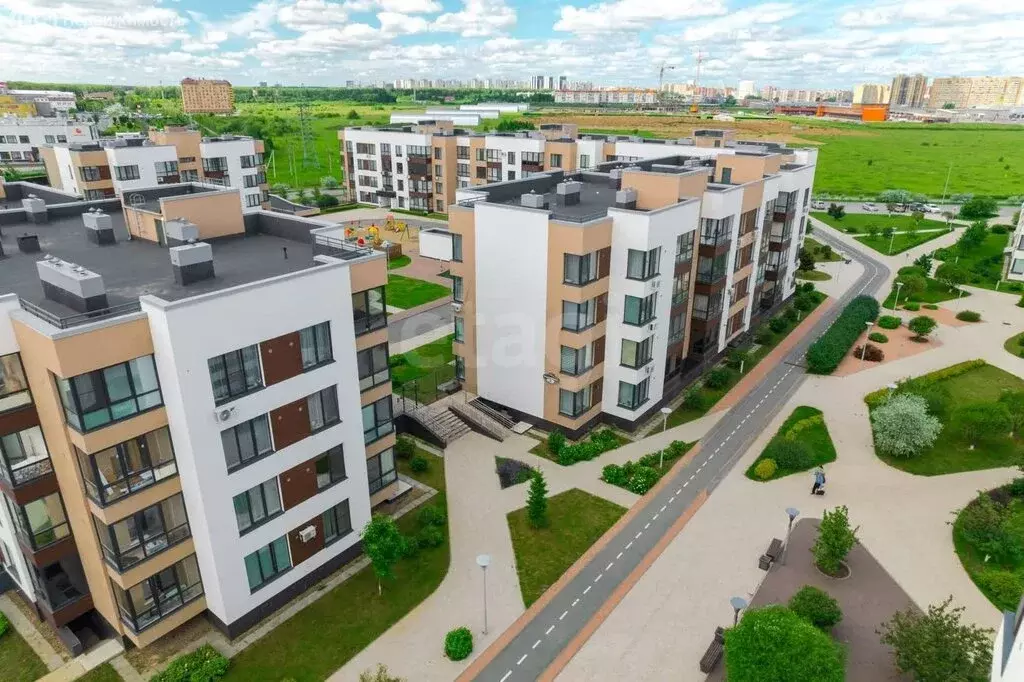 2-комнатная квартира: Тюмень, улица Федюнинского, 30к9 (66.2 м) - Фото 0