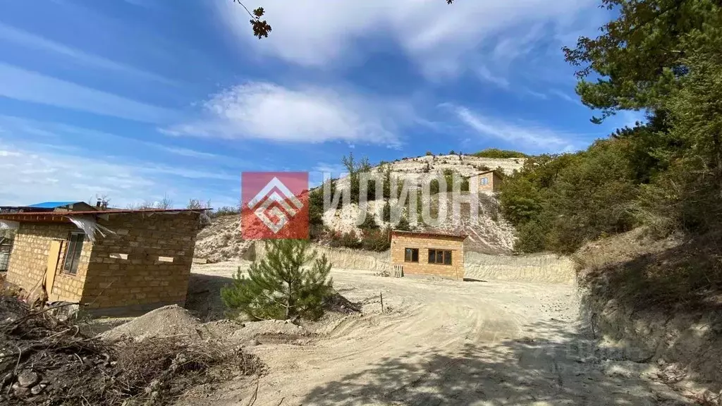 Дом в Крым, Бахчисарайский район, Верхореченское с/пос, с. ... - Фото 2