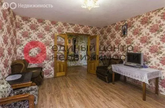 4-комнатная квартира: Тюмень, улица Ватутина, 6 (75 м) - Фото 1