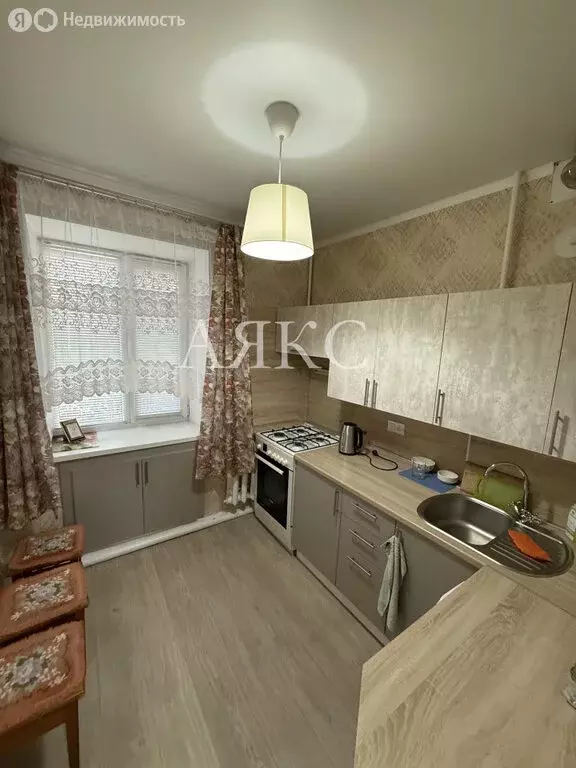 3-комнатная квартира: Ишимбай, улица Губкина, 13 (60.5 м) - Фото 0