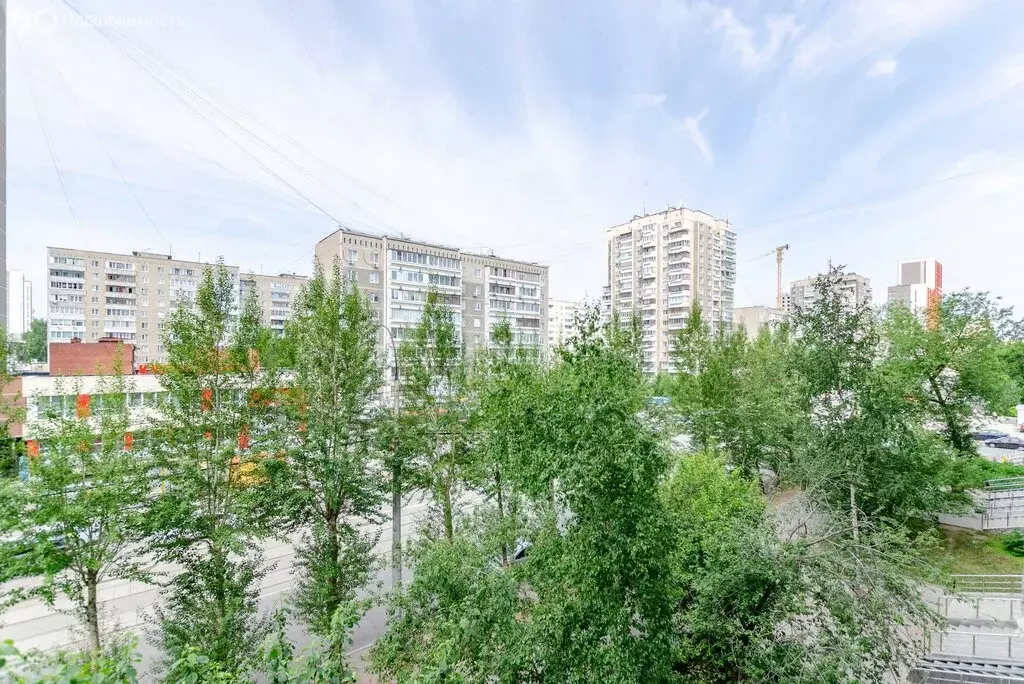 3-комнатная квартира: Екатеринбург, улица Викулова, 37к1 (58.1 м) - Фото 1