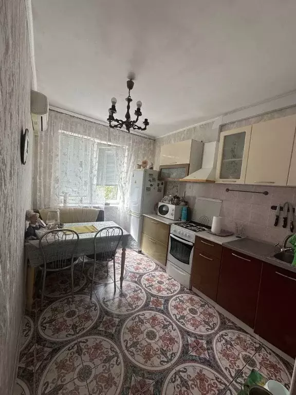 2-к кв. Волгоградская область, Волгоград ул. 8-й Воздушной Армии, 19 ... - Фото 0