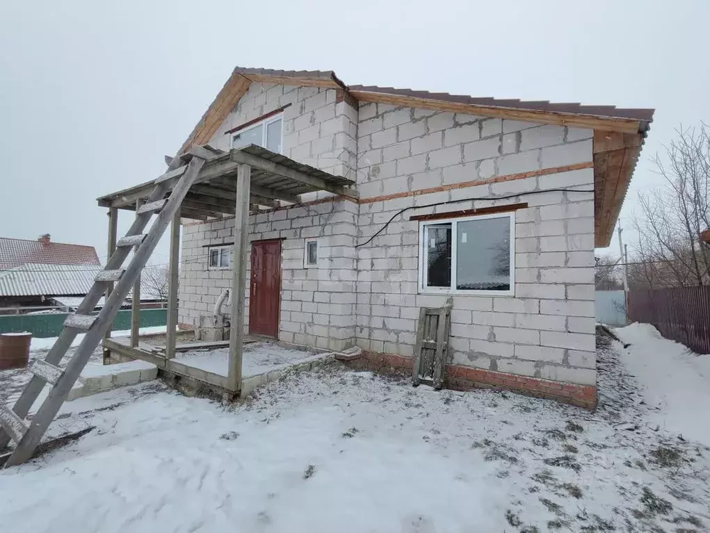 Дом в Саратовская область, Балашовский район, Хоперское муниципальное ... - Фото 1