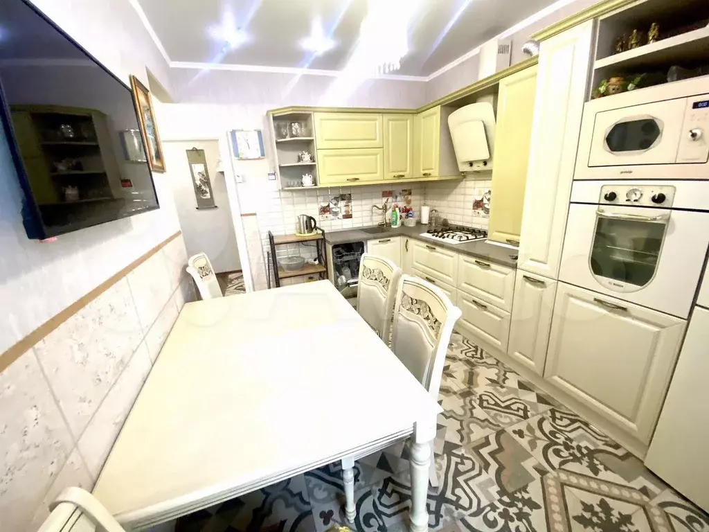 2-к. квартира, 60 м, 3/9 эт. - Фото 1