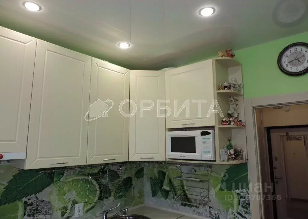 2-к кв. Тюменская область, Тюмень ул. Фармана Салманова, 8 (49.8 м) - Фото 0