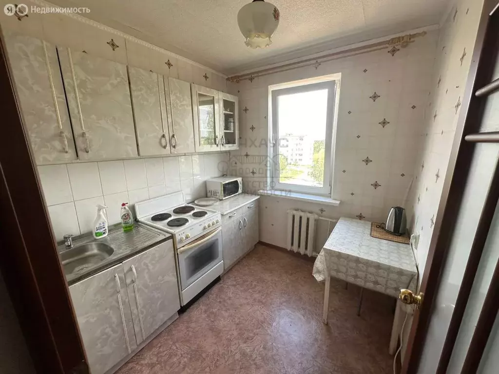 3-комнатная квартира: Агидель, улица Первых Строителей, 12 (58.6 м) - Фото 0