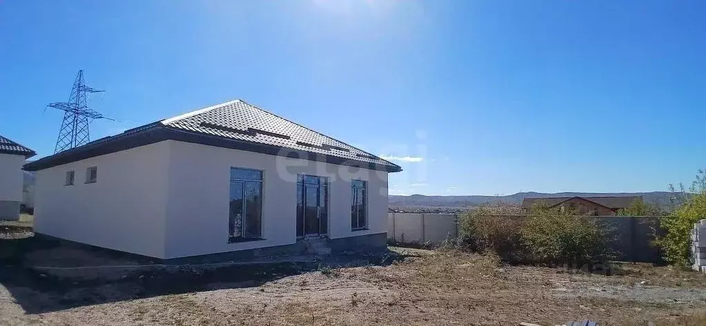 Дом в Крым, Симферопольский район, Добровское с/пос, с. Заречное ул. ... - Фото 1