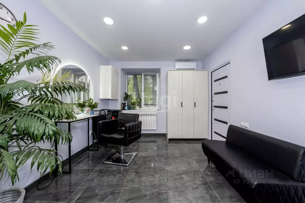 Помещение свободного назначения в Вологодская область, Череповец ул. ... - Фото 1