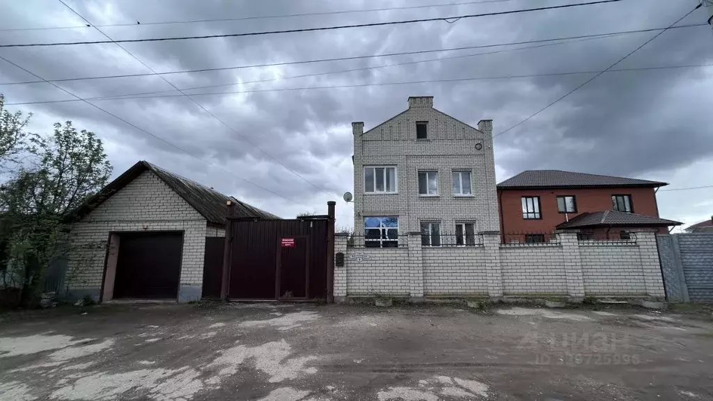Дом в Саратовская область, Энгельс Низменная ул., 1 (216 м) - Фото 1