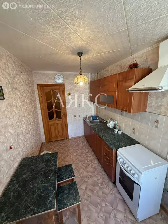 3-комнатная квартира: Ишимбай, улица Чкалова, 61 (61.8 м) - Фото 1