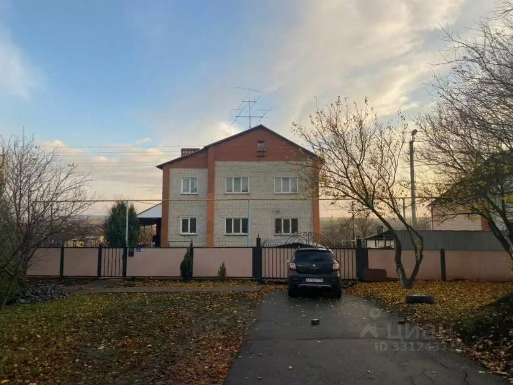 Дом в Белгородская область, Губкин ул. Комарова (210 м) - Фото 1