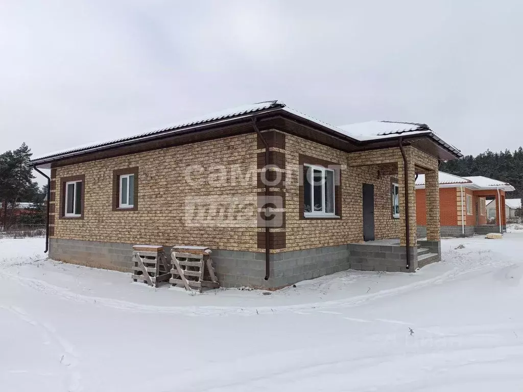 Дом в Курская область, Октябрьский район, Большедолженковский ... - Фото 1