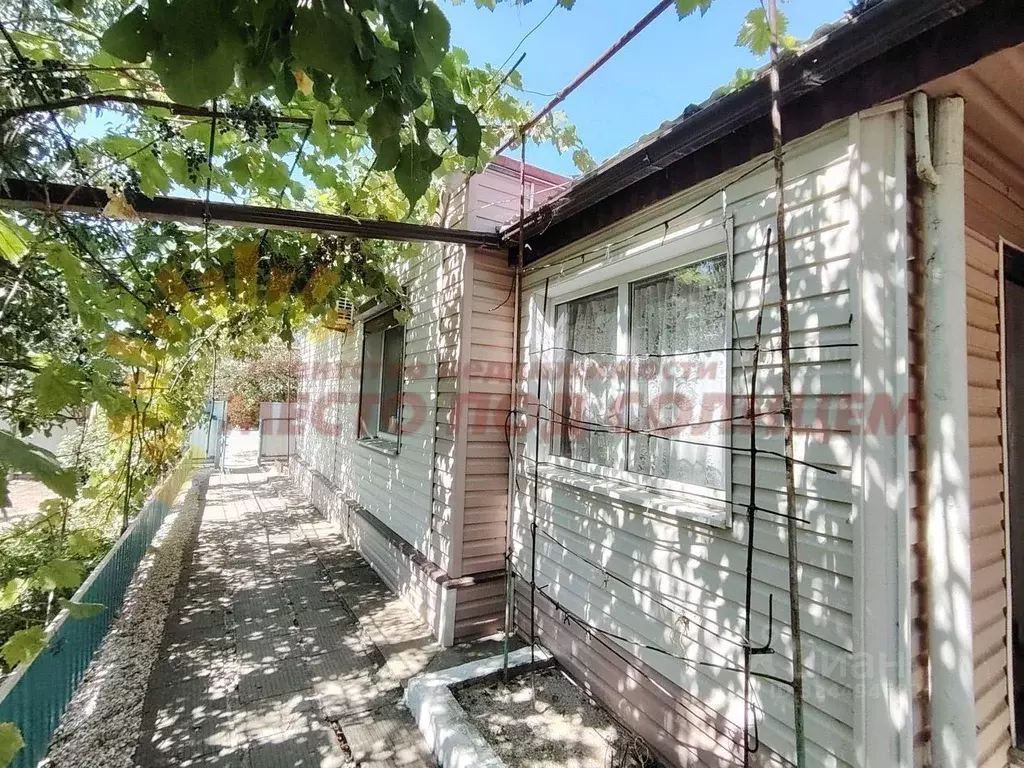 Дом в Краснодарский край, Ейский район, Должанская ст-ца пер. Папанина ... - Фото 1