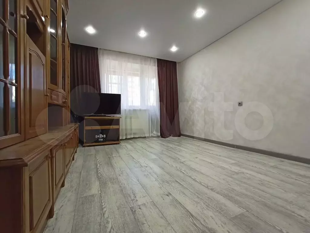 3-к. квартира, 70 м, 1/10 эт. - Фото 1