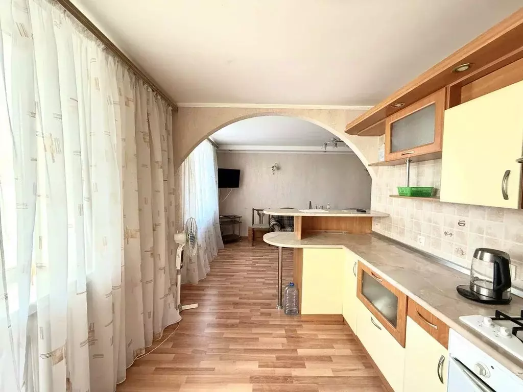 3-к кв. Крым, Евпатория ул. 60 лет ВЛКСМ, 32 (64.7 м) - Фото 0