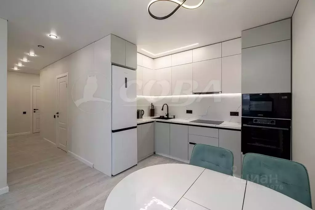 2-к кв. Тюменская область, Тюмень ул. Василия Малкова, 12 (62.0 м) - Фото 1