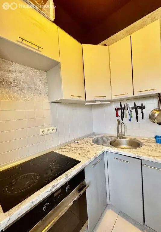 2-комнатная квартира: Волгоград, улица Кирова, 37 (66 м) - Фото 1