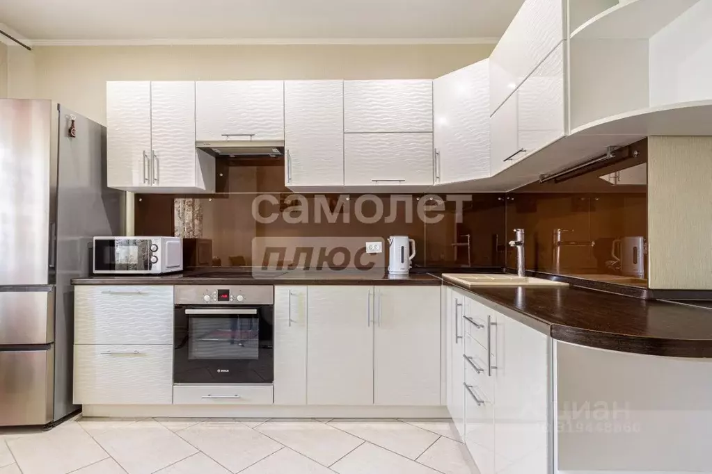 2-к кв. Краснодарский край, Краснодар проезд Репина, 3 (61.1 м) - Фото 0