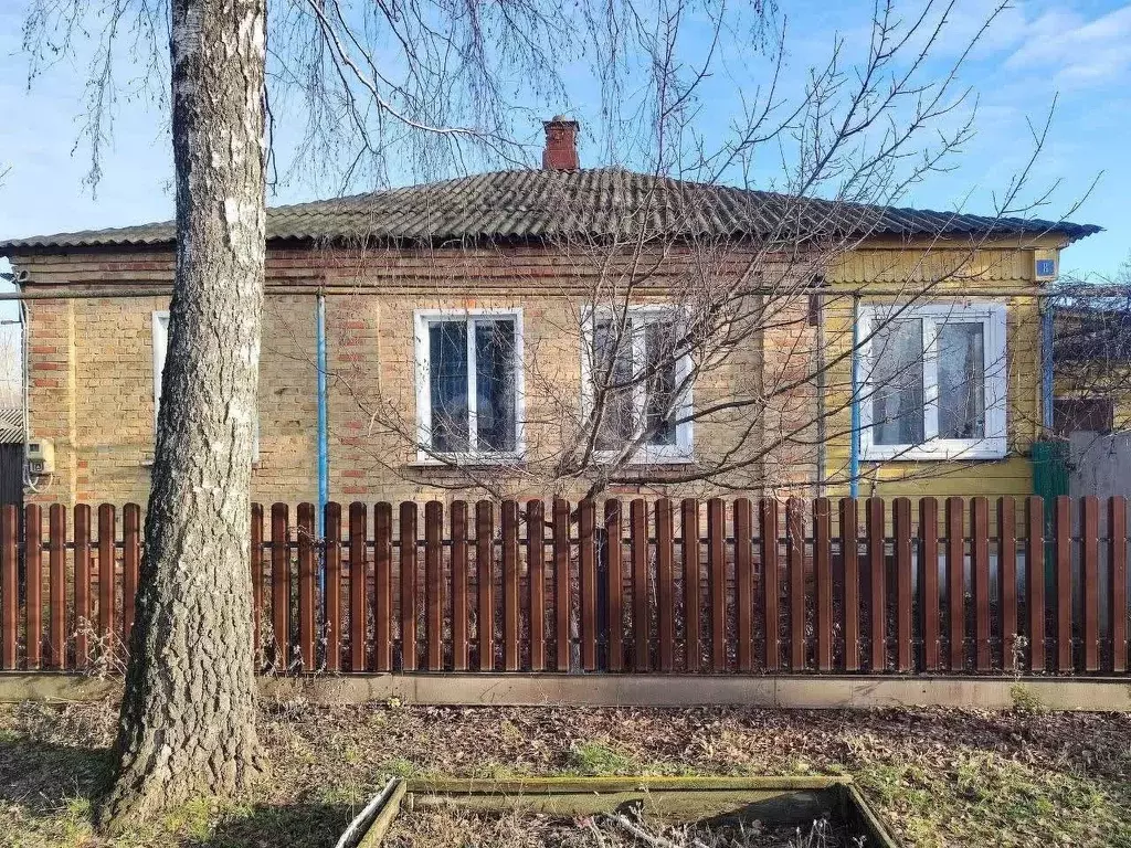 Дом в Белгородская область, Бирюч Красногвардейский район, ул. ... - Фото 1