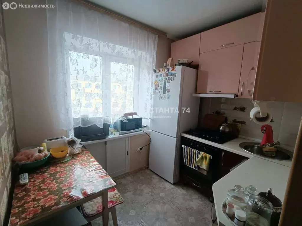 3-комнатная квартира: Златоуст, улица Аносова, 176 (57.4 м) - Фото 1