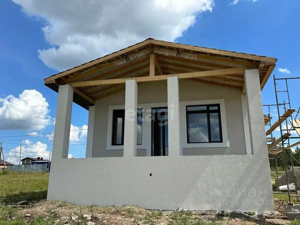 Дом в Башкортостан, Иглинский район, Акбердинский сельсовет, с. ... - Фото 1
