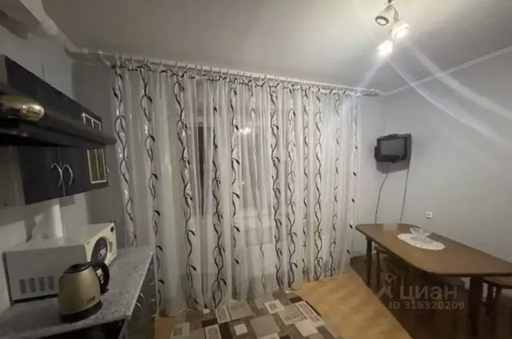 1-к кв. Белгородская область, Старый Оскол Степной мкр, 2 (53.0 м) - Фото 0