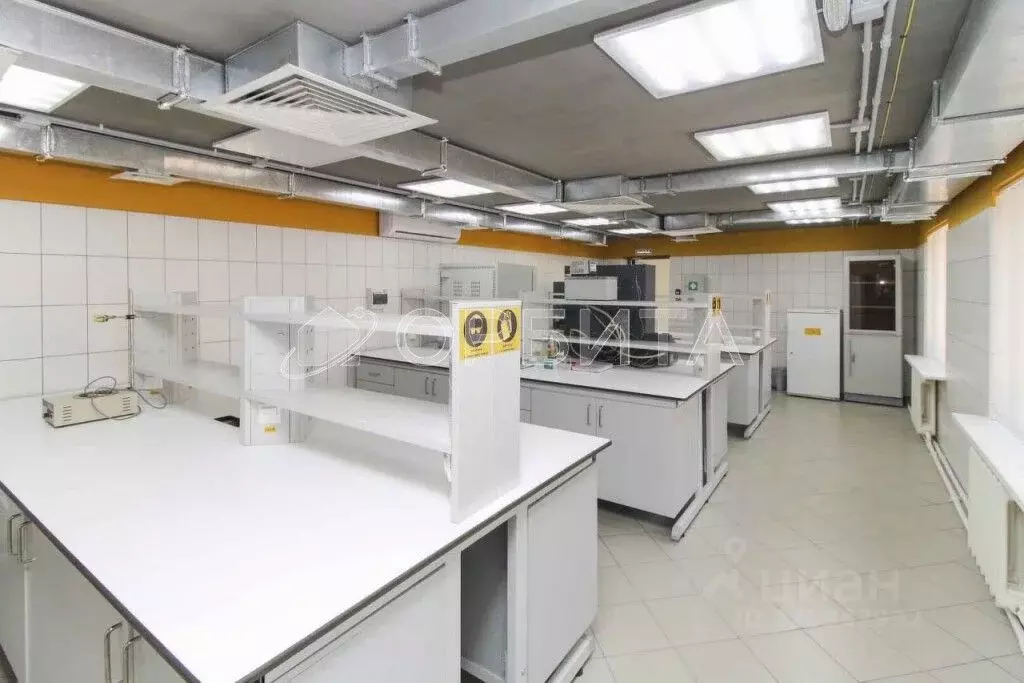 Помещение свободного назначения в Тюменская область, Тюмень ул. ... - Фото 2