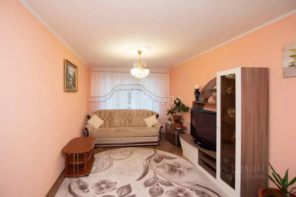 3-к кв. Кемеровская область, Новокузнецк ул. Кирова, 73 (60.7 м) - Фото 0