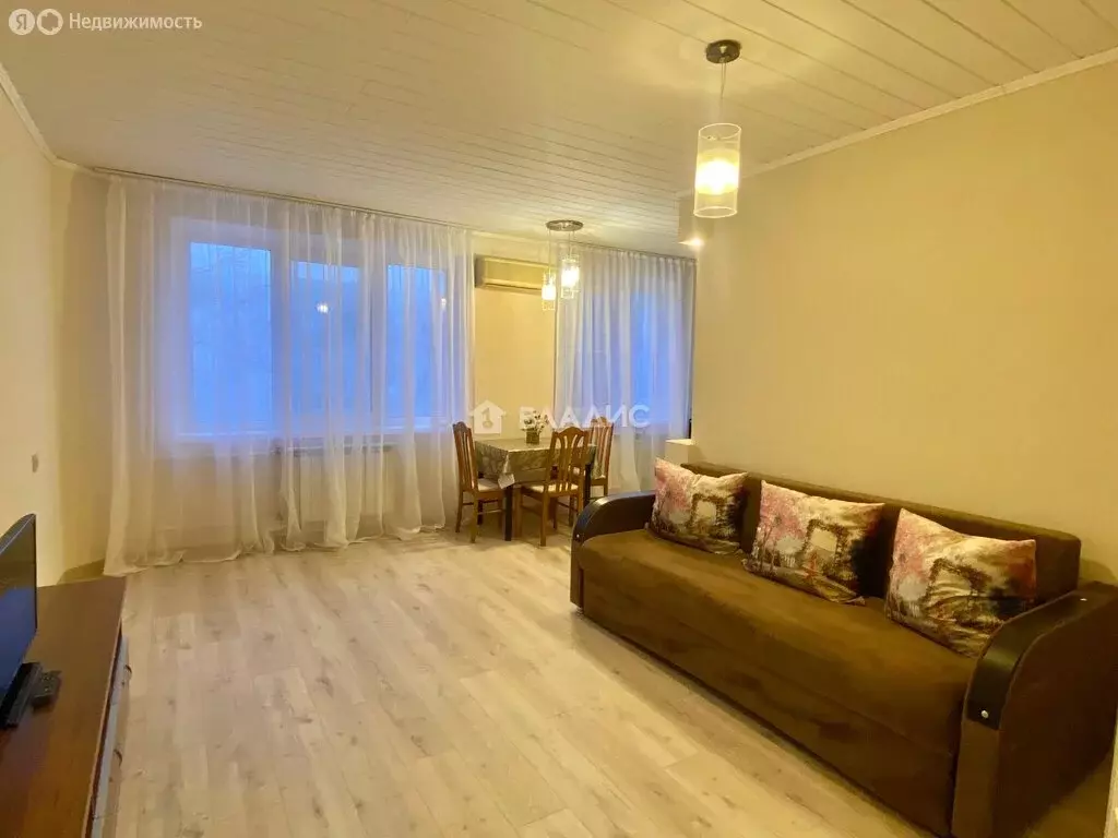 3-комнатная квартира: Волгоград, район Семь Ветров, улица 8-й ... - Фото 2