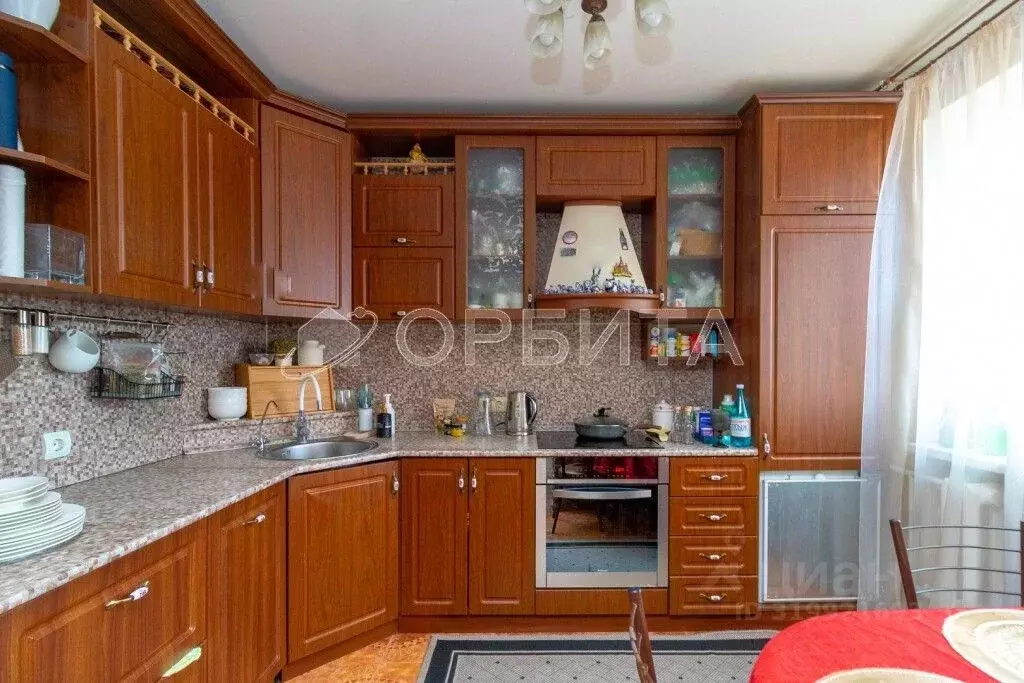 4-к кв. Тюменская область, Тюмень ул. Ватутина, 51 (73.1 м) - Фото 0