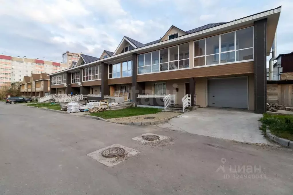 Таунхаус в Красноярский край, Красноярск Пасхальная ул., 9 (232 м) - Фото 1