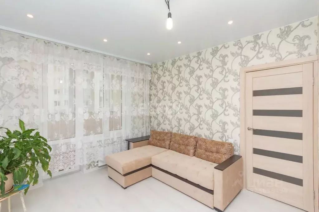 1-к кв. Тюменская область, Тюмень ул. Фармана Салманова, 10 (34.9 м) - Фото 1