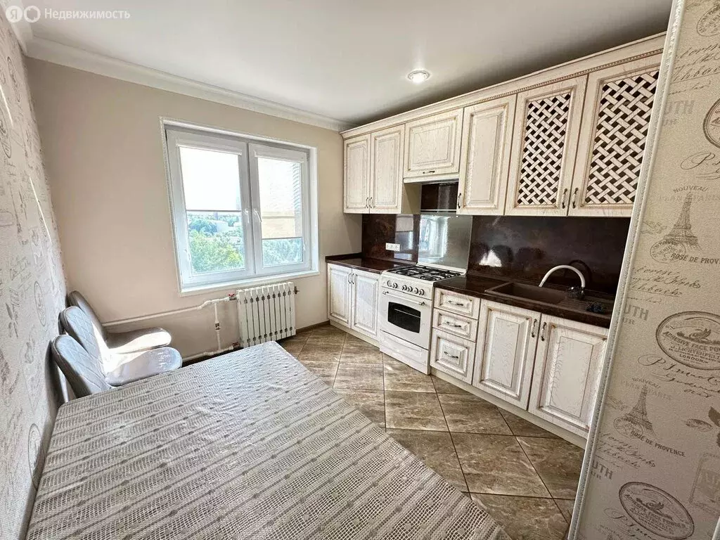 3-комнатная квартира: Владикавказ, улица Астана Кесаева, 2 (75.4 м) - Фото 0
