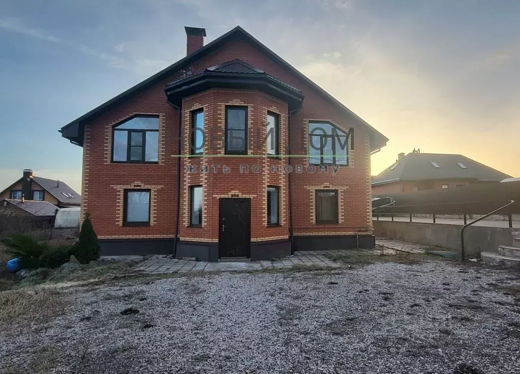 Дом в Новгородская область, Новгородский район, Савинское с/пос, д. ... - Фото 0