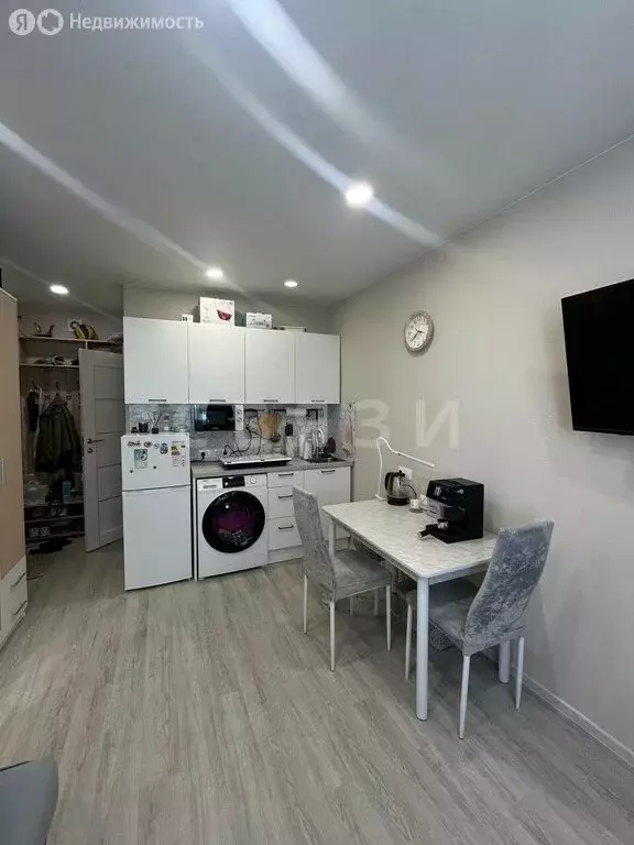 Квартира-студия: Тюмень, Сургутская улица, 2 (18 м) - Фото 1